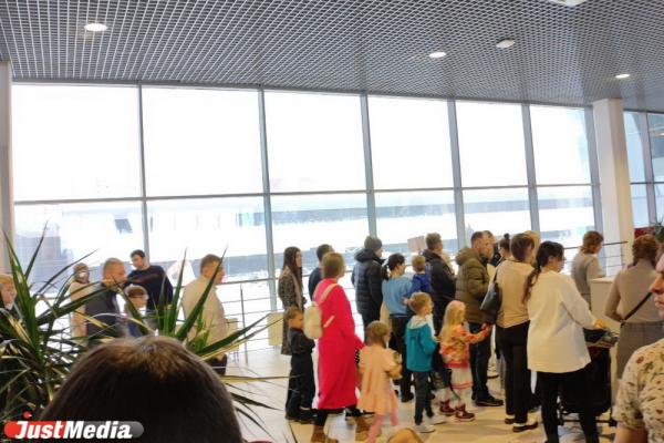 Семья из Екатеринбурга пожаловалась на то, что «вход» на детский спектакль в ЭКСПО занял почти час - Фото 2