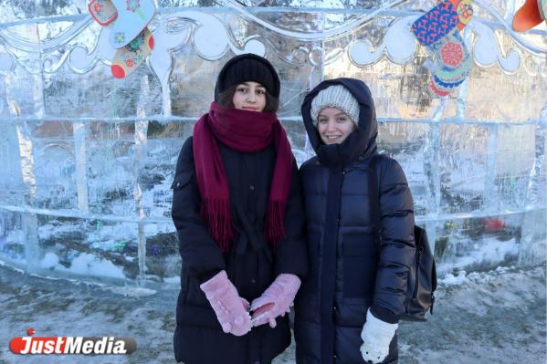 Чинигул Ёрбекова и Елизавета Конева, студентки: «Зимой можно почувствовать себя детьми». В Екатеринбурге -8 градусов - Фото 4