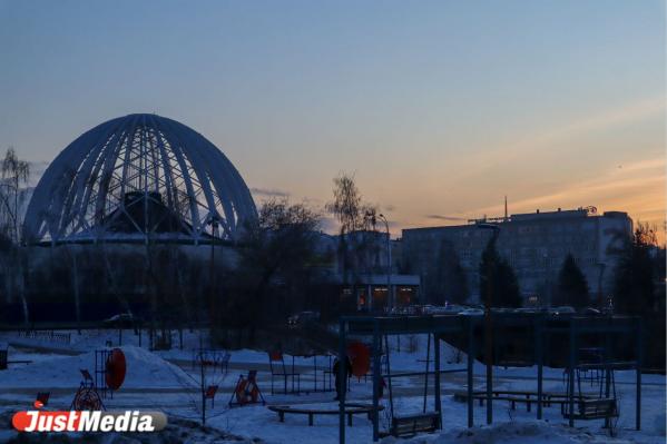 «В городе наконец-то тепло». В Екатеринбурге -5 градусов - Фото 5