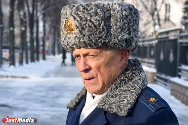 В Екатеринбурге возложили цветы к памятнику маршалу Советского Союза Георгию Жукову - Фото 3