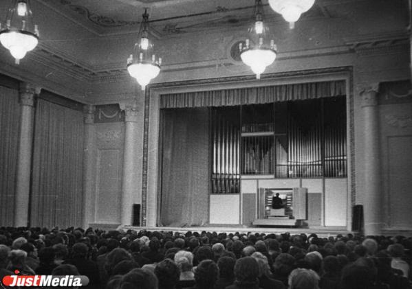 Сотни Екатеринбуржцев спустились в метрополитен, чтобы послушать органный концерт - Фото 4