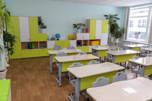 Депутат Екатеринбургской гордумы Алексей Вихарев закупил мебель для эльмашевской школы № 167 - Фото 3