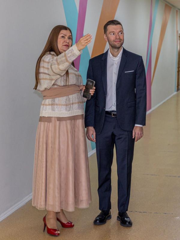 Депутат Екатеринбургской гордумы Алексей Вихарев закупил мебель для эльмашевской школы № 167 - Фото 4