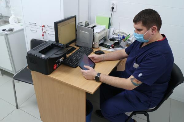 В Екатеринбурге в поликлинику при ЦГБ №3 приобрели несколько современных аппаратов для диагностики глаз и ЛОР-органов  - Фото 2