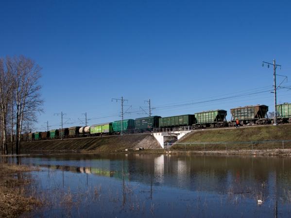 Более 20 «противоразмывных» поездов сформировала СвЖД для защиты инфраструктуры в период весеннего паводка - Фото 3