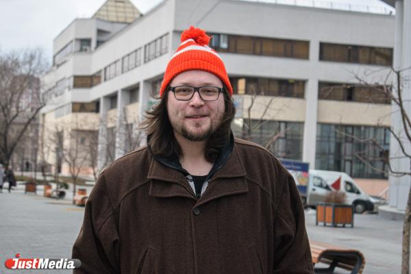 Роман Кардаков, владелец магазина комиксов: «Телефон говорит, что через пару дней на улице будет пятнадцать градусов тепла». В Екатеринбурге +4 градуса - Фото 3