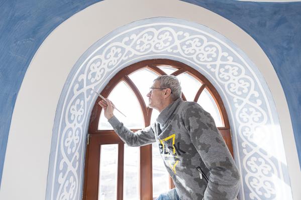 В Свердловской области расписывают старинный храм. Это может увидеть каждый - Фото 2