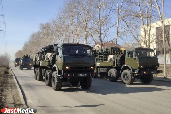 Первая репетиция парада Победы в Екатеринбурге прошло без инцидентов. ФОТО - Фото 3