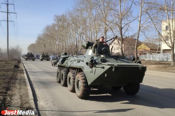 Первая репетиция парада Победы в Екатеринбурге прошло без инцидентов. ФОТО - Фото 8