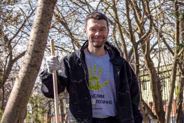 Депутаты Екатеринбургской гордумы вывели сто человек на субботник в парк «Уралмаш» - Фото 2