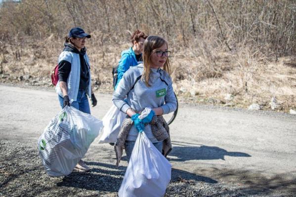 Участники «Чистых игр» собрали на берегу реки Патрушихи 6 тонн мусора - Фото 2