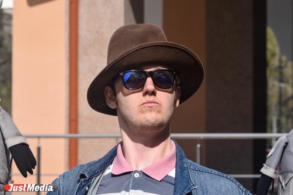 Евгений Зимуков, актер Театра кукол: «Гуси, гуси, га-га-га, май хотите? – Да, да, да». В Екатеринбурге 23 градуса - Фото 4