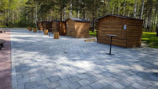 В Верхней Пышме к летнему сезону благоустроили городской парк, где начало работать 35-метровое «Колесо обозрения» - Фото 4