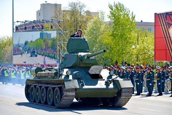 9 Мая в Медной столице Урала: памятные акции, «Судьба солдата», «Вальс Победы», шествие военной техники и праздничный салют - Фото 8