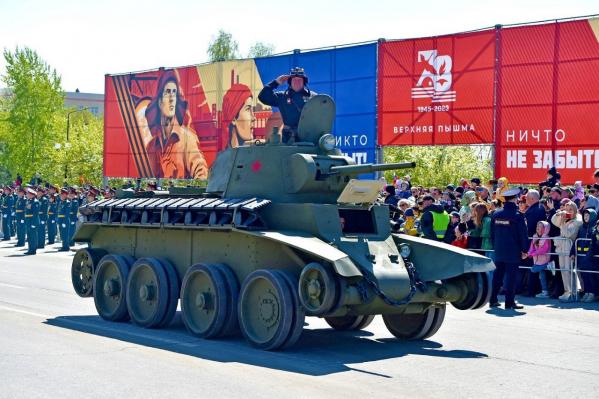 9 Мая в Медной столице Урала: памятные акции, «Судьба солдата», «Вальс Победы», шествие военной техники и праздничный салют - Фото 10