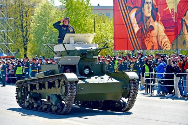 9 Мая в Медной столице Урала: памятные акции, «Судьба солдата», «Вальс Победы», шествие военной техники и праздничный салют - Фото 11