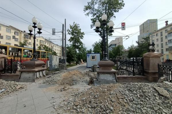 Работы по восстановлению исторических обелисков на западном въезде в Екатеринбург идут по графику - Фото 2