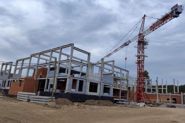 Депутат Заксобрания Алексей Свалов проконтролировал строительство школы в поселке Кедровом - Фото 2