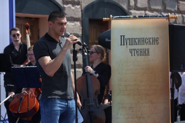 Митрополит Евгений открыл поэтический марафон на площадке перед Храмом-на-Крови - Фото 2