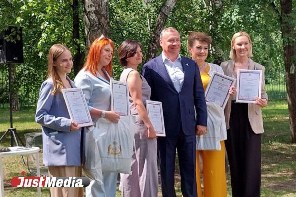 Алексей Орлов поздравил педагогов победителей профконкурсов в формате торжественного пикника - Фото 3
