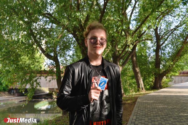 Андрей, бас-гитарист группы «АрКом»: «В холодную погоду легче придумываются мелодии». В Екатеринбурге +10 градусов. - Фото 2