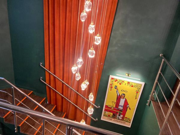 В Екатеринбурге открылась первая в городе кофейня в мифическом стиле  - Фото 3