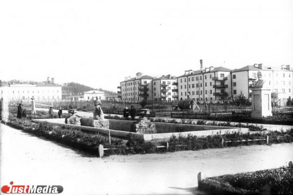 На Веселой — «рублевые» девицы и питьевая вода, а на Сенной — кони. История исчезнувших с карты Екатеринбурга площадей - Фото 5