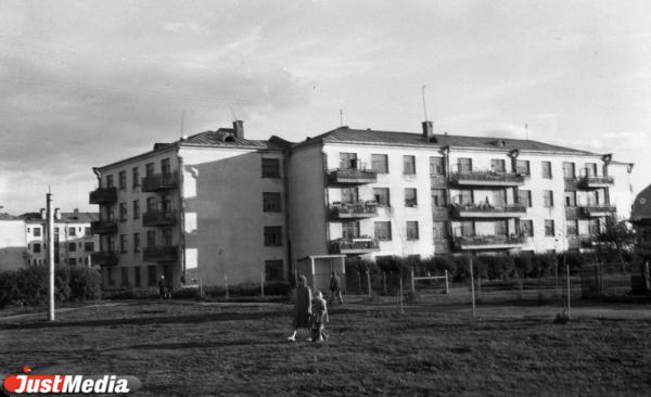 На Веселой — «рублевые» девицы и питьевая вода, а на Сенной — кони. История исчезнувших с карты Екатеринбурга площадей - Фото 8