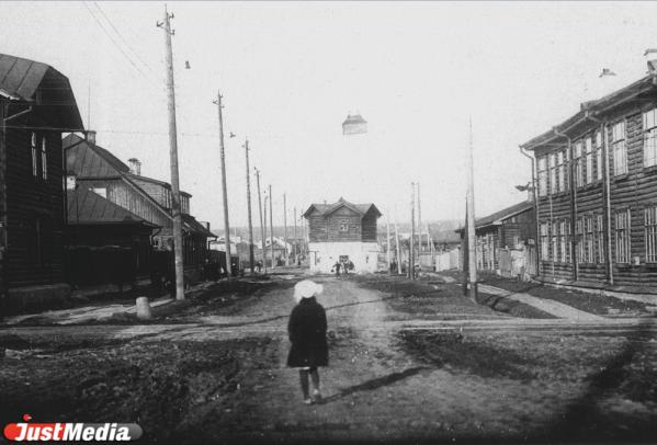 На Веселой — «рублевые» девицы и питьевая вода, а на Сенной — кони. История исчезнувших с карты Екатеринбурга площадей - Фото 14