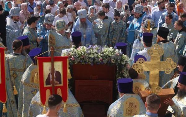 4000 верующих приняли участие в праздновании Дня Тихвинской иконы Божьей Матери - Фото 2