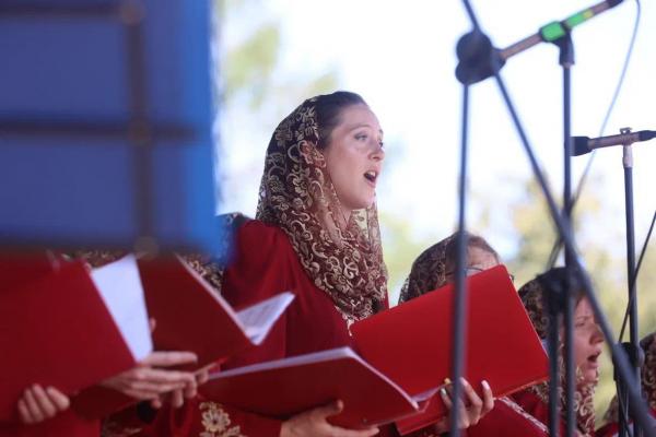 4000 верующих приняли участие в праздновании Дня Тихвинской иконы Божьей Матери - Фото 3