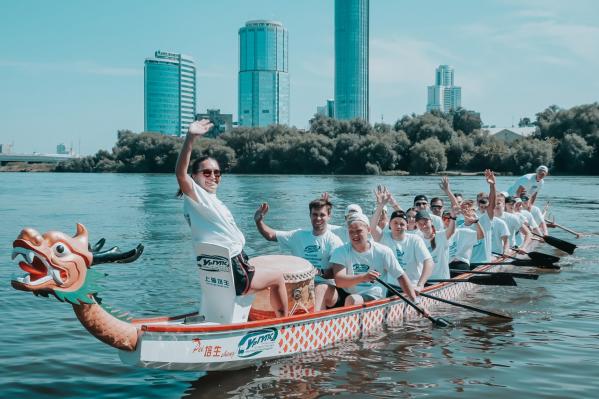 В Екатеринбурге прошел фестиваль на воде «300+300» - подарок к юбилею двух городов - Фото 5