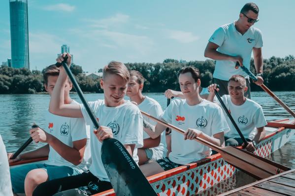 В Екатеринбурге прошел фестиваль на воде «300+300» - подарок к юбилею двух городов - Фото 2