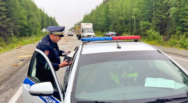 На Серовском тракте водитель большегруза, выехав на встречку, устроил страшную аварию. Пострадали 4 человека - Фото 6