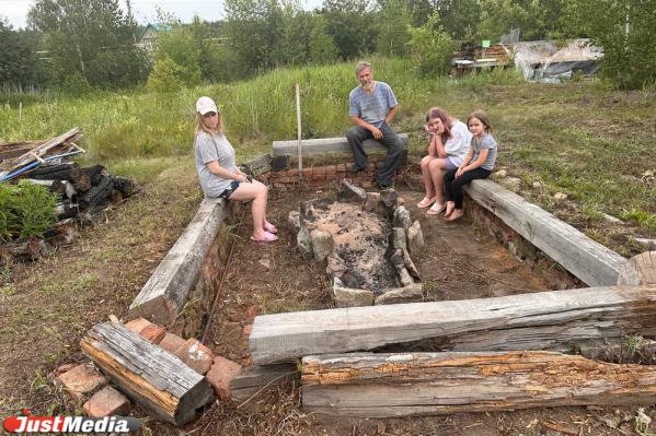 В Свердловской области в 400-летней деревне физик-ядерщик построил подземный бункер - Фото 12
