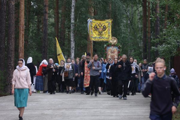 40 тысяч верующих приняли участие в главных богослужениях Царских дней - Фото 4