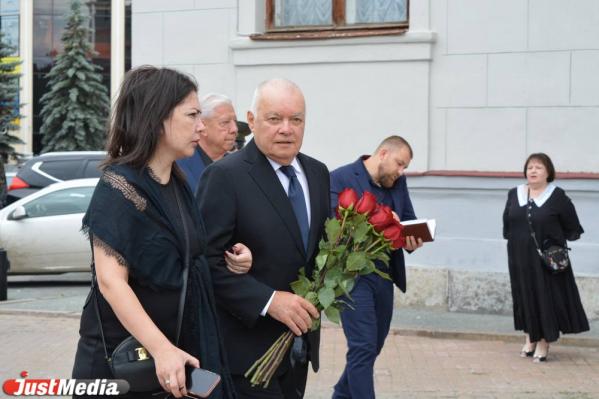 На прощание с военкором журавлевым прибыли гости из Москвы - Фото 3