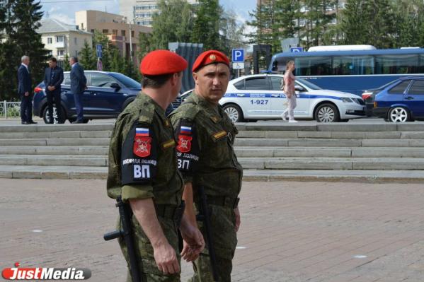 На прощание с военкором журавлевым прибыли гости из Москвы - Фото 6