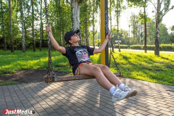 Даша, ученица 4 класса: «Мне нравится солнечная погода, снег и дождик». В Екатеринбурге +23 градуса - Фото 4