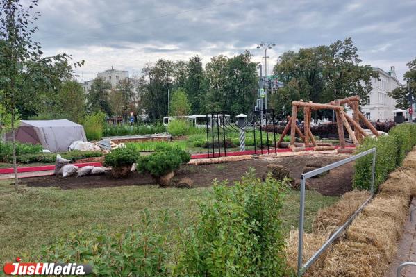 Главная парковка Екатеринбурга вновь превратилась в зеленый сад - Фото 3
