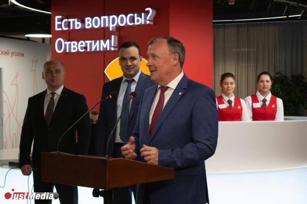 В Ельцин Центре открылся МФЦ с сотрудниками-роботами - Фото 8
