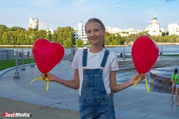 Ирина Крючкова, школьница: «Осенью грязно от машин и много дождей». В Екатеринбурге +16 градусов - Фото 2