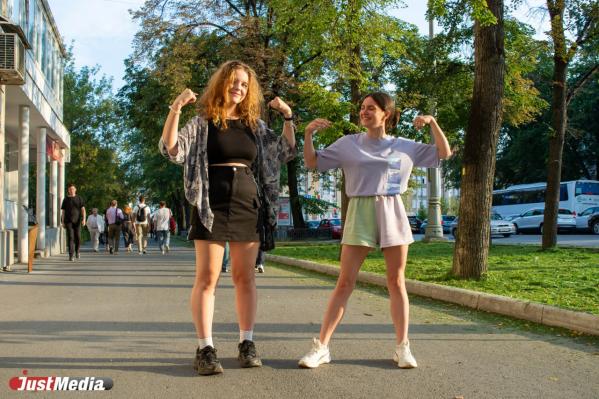 Юля и Марина, студентка и школьница: «Какая разница, где находиться, если сердце рядом». В Екатеринбурге +21 градус - Фото 2