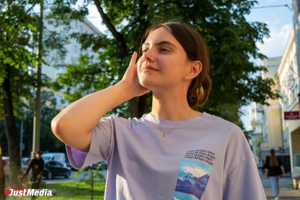 Юля и Марина, студентка и школьница: «Какая разница, где находиться, если сердце рядом». В Екатеринбурге +21 градус - Фото 4