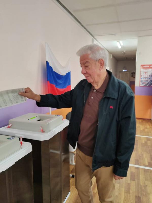 Известные екатеринбуржцы проголосовали на выборах в городскую думу - Фото 2