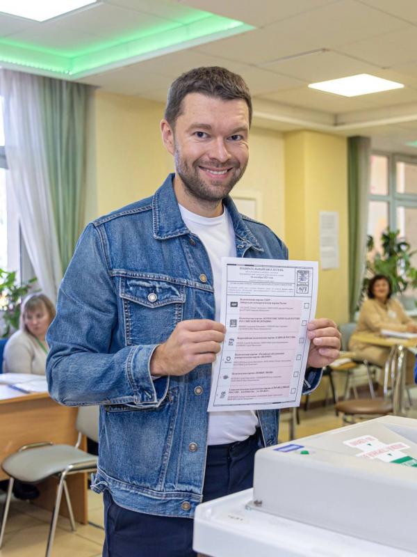 Известные екатеринбуржцы проголосовали на выборах в городскую думу - Фото 3