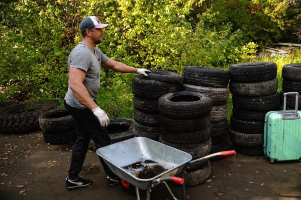 В Екатеринбурге активисты собрали на берегу Исети 13,5 тонн мусора - Фото 4