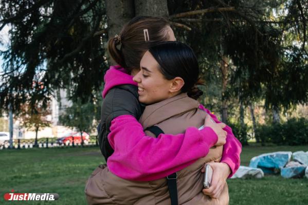 Алена и Юлия, студентки: «Было бы лето дольше…». В Екатеринбурге +16 градусов - Фото 2