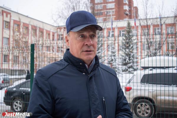 В Екатеринбурге нелегальную стоянку превратили в площадку для выгула собак - Фото 4