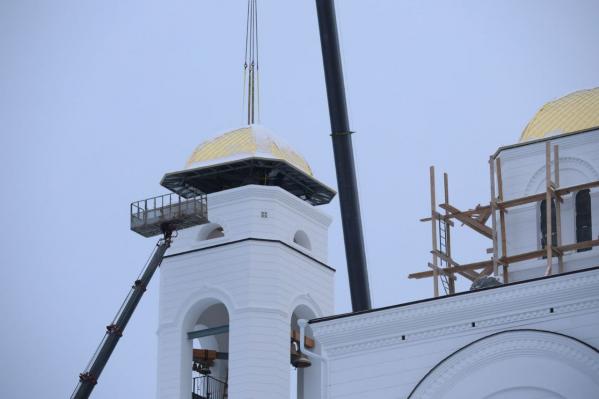 В Алапаевске освятили купола и кресты Александра Невского - Фото 6